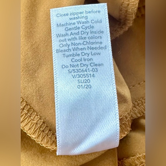 Athleta Skyline Short II in Tuscan Gold Size 10 - Picture 6 of 9